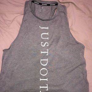 Women’s Nike exercise top. Very good condition.